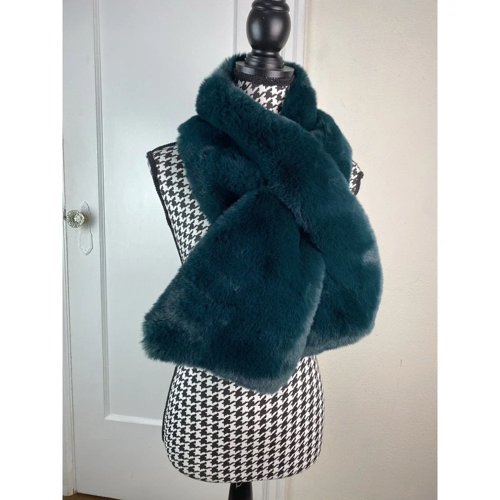 NWT Adrienne Vittadini Women's Green Faux Fur Wrap Stole Scarf